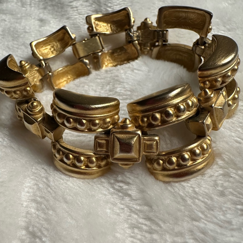 Elegant Gold Greek style braclet - Picture 2 of 5